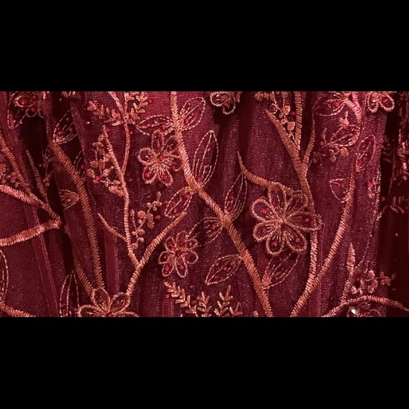 **SOLD** BRAND NEW PROM DRESS - Picture 3 of 5